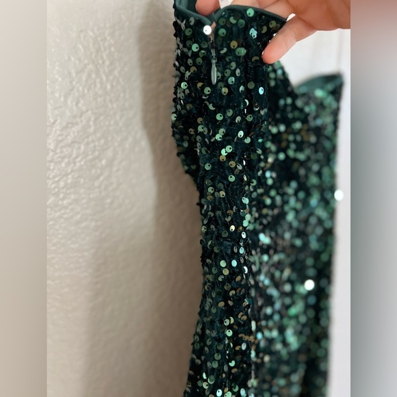 NWOT Won the Lottery Emerald Green Sequin One-Shoulder Maxi Dress - Picture 7 of 8